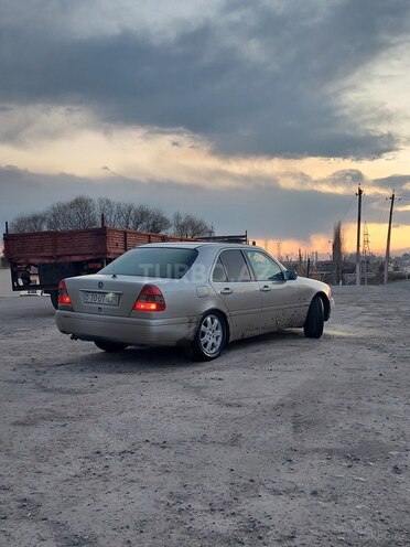 Mercedes C 220 1995, 429,526 km - 2.2 l - Füzuli