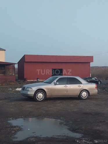 Mercedes C 220 1995, 429,526 km - 2.2 l - Füzuli