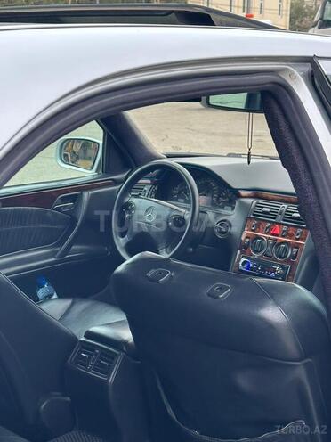 Mercedes E 240 2000, 340,000 km - 2.4 l - Bakı
