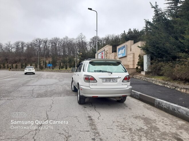 Lexus RX 300 2001, 228,000 km - 3.0 l - Qusar