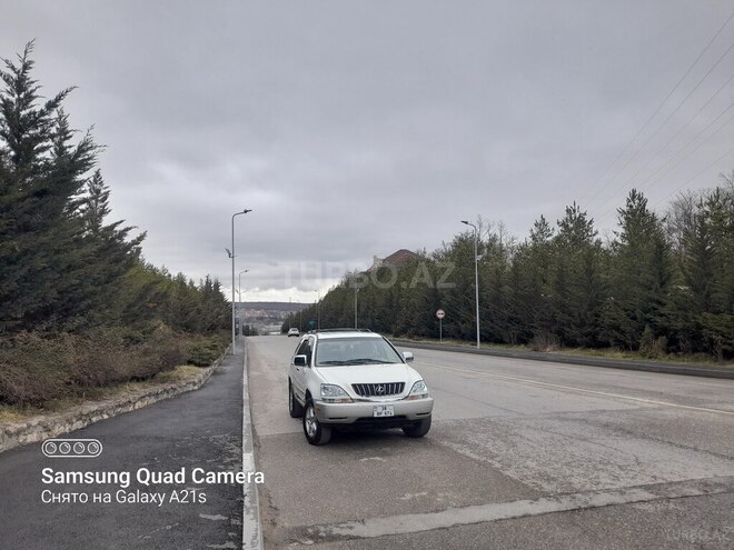 Lexus RX 300 2001, 228,000 km - 3.0 l - Qusar