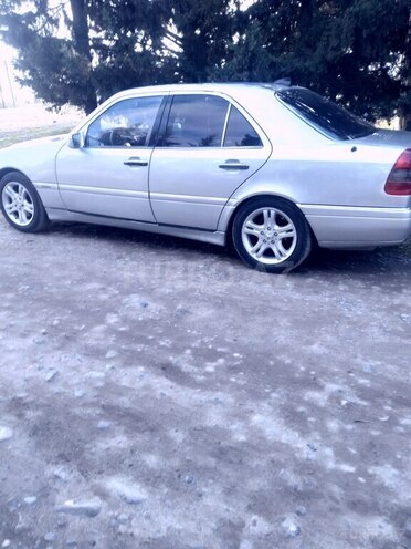 Mercedes C 200 1995, 200,000 km - 2.0 л - Sabirabad