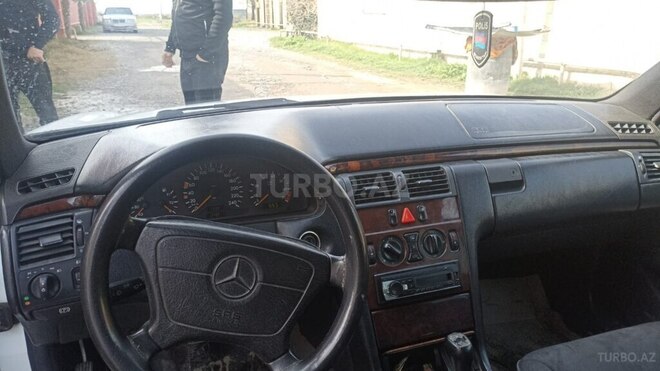 Mercedes E 220 1998, 254,896 km - 2.0 л - Bərdə