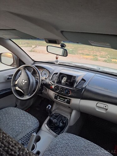 Mitsubishi L200 2009, 498,000 km - 2.5 l - Bakı