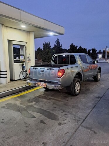 Mitsubishi L200 2009, 498,000 km - 2.5 l - Bakı