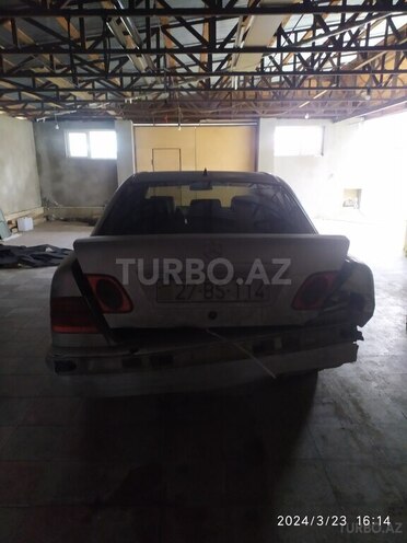 Mercedes E 220 1999, 286,000 km - 2.2 l - Quba
