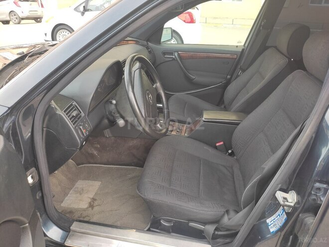 Mercedes C 220 2000, 330,000 km - 2.2 l - Bakı