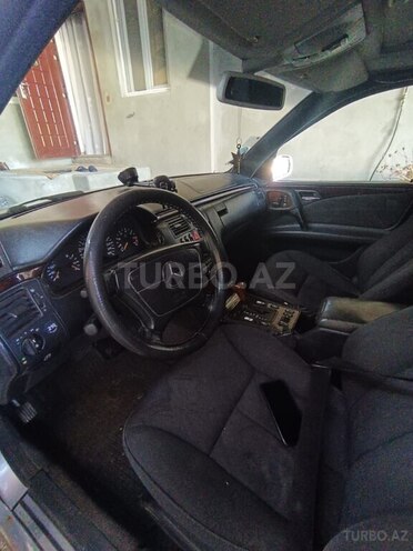 Mercedes E 280 1997, 400,000 km - 2.8 l - Qazax
