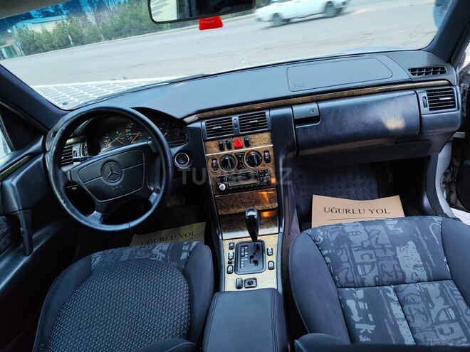 Mercedes E 240 1997, 245,678 km - 2.4 l - Gəncə