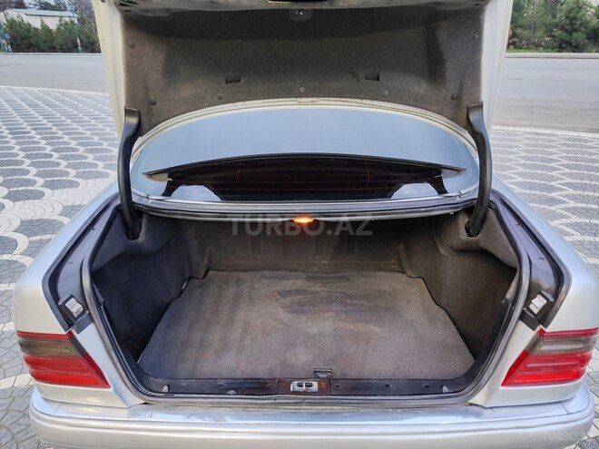 Mercedes E 240 1997, 245,678 km - 2.4 l - Gəncə