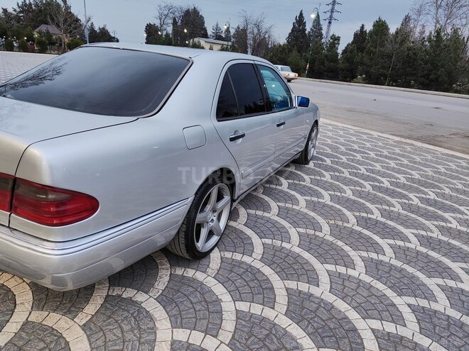 Mercedes E 240 1997, 245,678 km - 2.4 l - Gəncə