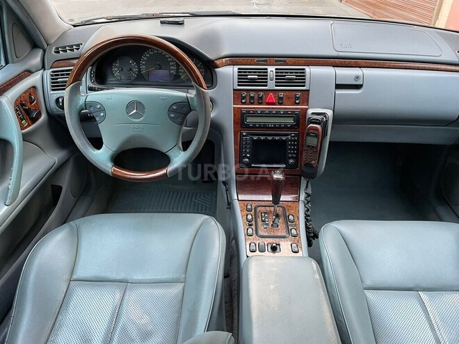 Mercedes E 220 1998, 206,000 km - 2.2 l - Bakı