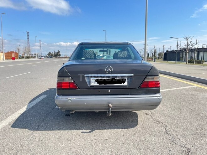 Mercedes E 220 1994, 381,120 km - 2.2 l - Bakı
