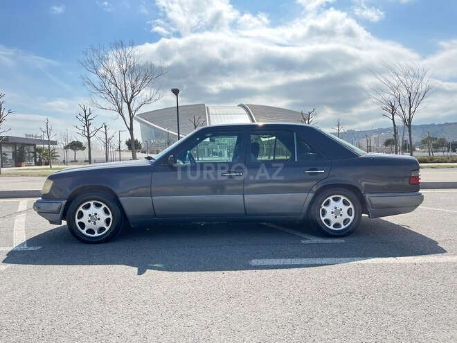 Mercedes E 220 1994, 381,120 km - 2.2 l - Bakı