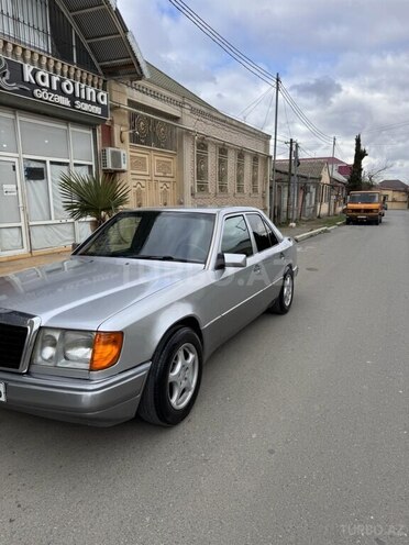 Mercedes E 200 1993, 123,456 km - 2.0 l - Gəncə