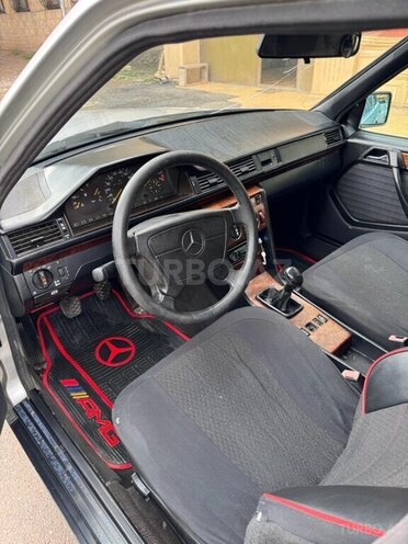 Mercedes E 200 1993, 123,456 km - 2.0 l - Gəncə