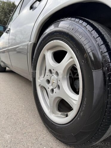 Mercedes E 200 1993, 123,456 km - 2.0 l - Gəncə