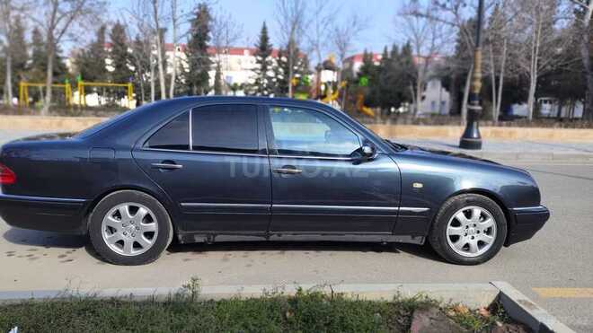 Mercedes E 320 1998, 183,000 km - 3.2 l - Yevlax