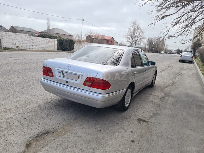 Mercedes E 240 1999, 258,000 km - 2.4 l - Bakı
