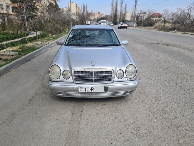 Mercedes E 240 1999, 258,000 km - 2.4 l - Bakı