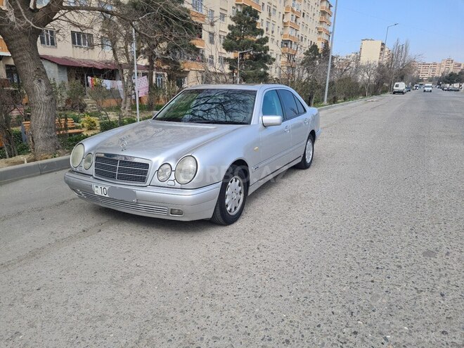 Mercedes E 240 1999, 258,000 km - 2.4 l - Bakı