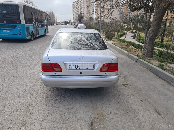 Mercedes E 240 1999, 258,000 km - 2.4 l - Bakı