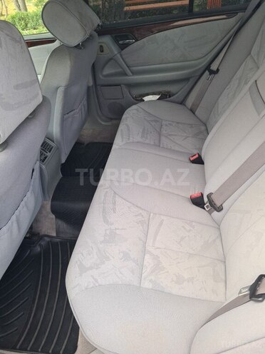 Mercedes E 240 1999, 258,000 km - 2.4 l - Bakı