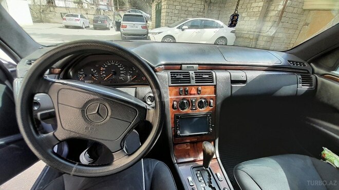Mercedes E 230 1997, 455,000 km - 2.3 l - Bakı