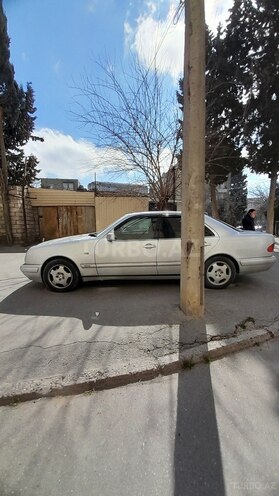 Mercedes E 230 1997, 455,000 km - 2.3 l - Bakı