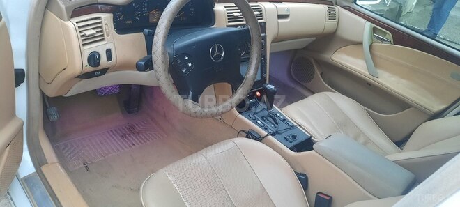 Mercedes E 220 2000, 299,123 km - 2.2 l - Bakı