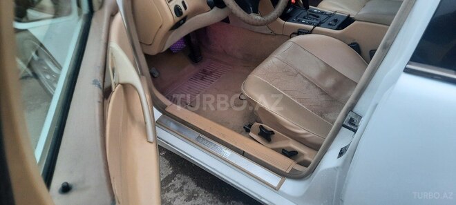 Mercedes E 220 2000, 299,123 km - 2.2 l - Bakı