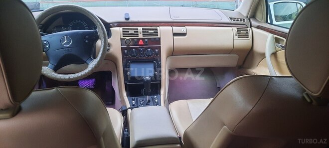 Mercedes E 220 2000, 299,123 km - 2.2 l - Bakı