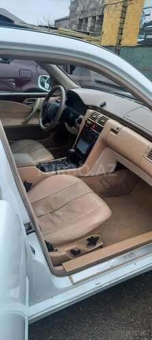 Mercedes E 220 2000, 299,123 km - 2.2 l - Bakı