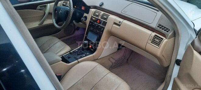 Mercedes E 220 2000, 299,123 km - 2.2 l - Bakı