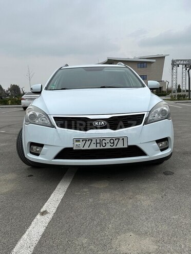 Kia Ceed 2010, 296,000 km - 1.6 l - Salyan