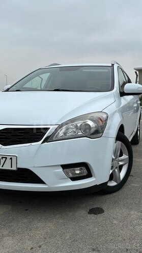Kia Ceed 2010, 296,000 km - 1.6 l - Salyan