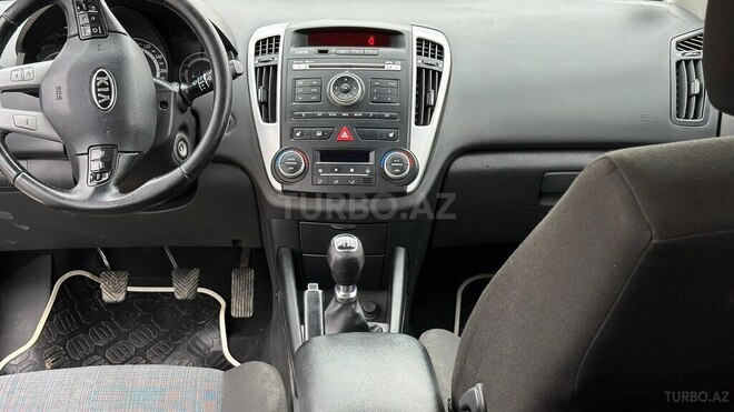 Kia Ceed 2010, 296,000 km - 1.6 l - Salyan