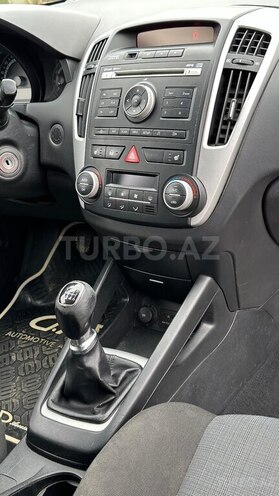 Kia Ceed 2010, 296,000 km - 1.6 l - Salyan