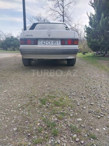Mercedes 190 1989, 200,000 km - 2.5 l - Astara