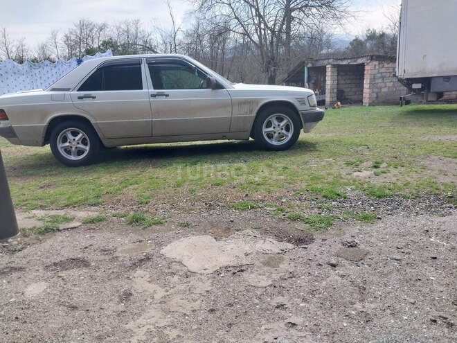 Mercedes 190 1989, 200,000 km - 2.5 l - Astara