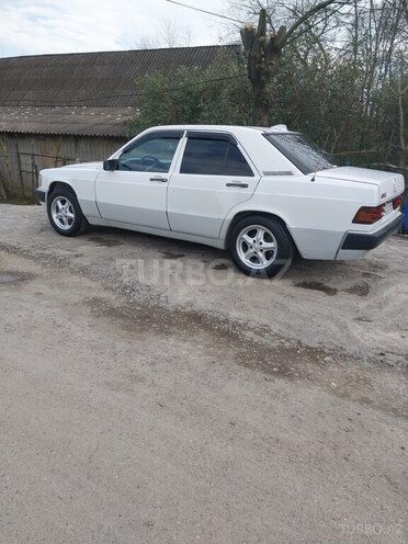 Mercedes 190 1989, 200,000 km - 2.5 l - Astara