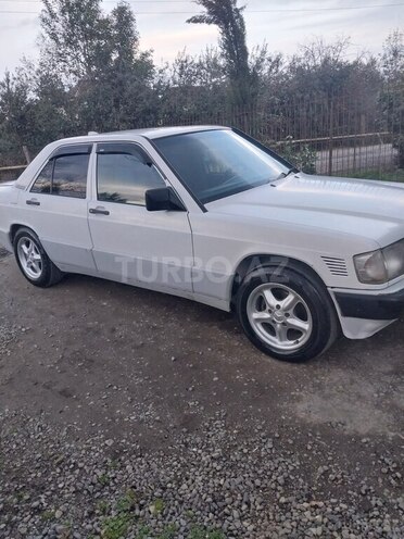Mercedes 190 1989, 200,000 km - 2.5 l - Astara