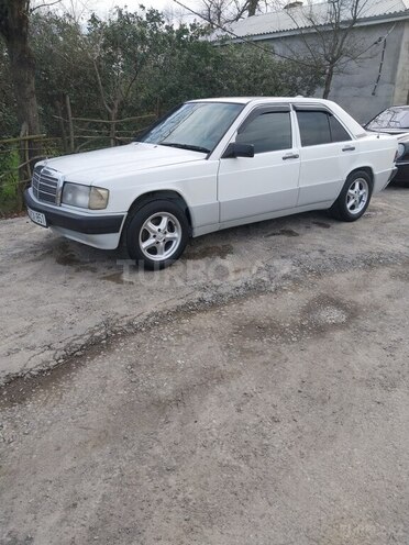 Mercedes 190 1989, 200,000 km - 2.5 l - Astara