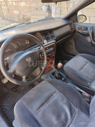 Opel Vectra 1995, 445,500 km - 2.0 l - Bakı