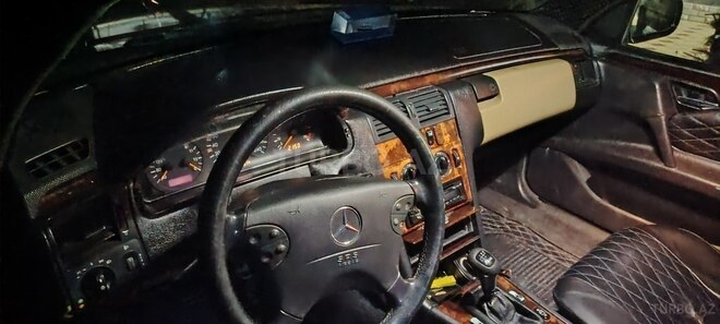 Mercedes E 230 1996, 786,000 km - 2.3 l - Bərdə