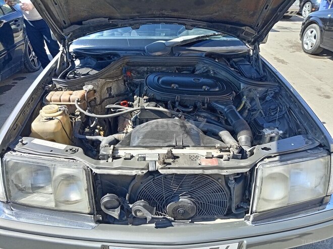 Mercedes E 200 1990, 272,150 km - 2.0 l - Bakı