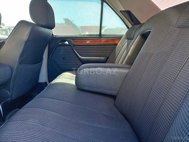 Mercedes E 200 1990, 272,150 km - 2.0 l - Bakı