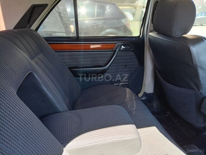 Mercedes E 200 1990, 272,150 km - 2.0 l - Bakı