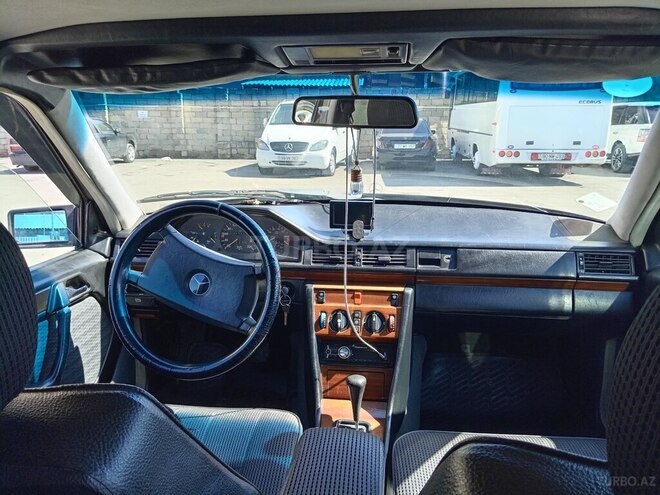 Mercedes E 200 1990, 272,150 km - 2.0 l - Bakı