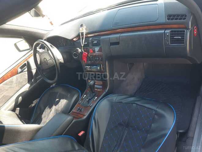Mercedes E 200 1998, 262,000 km - 2.0 л - Ucar